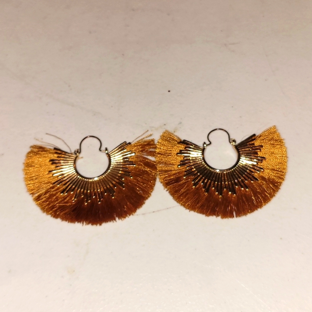 Beautiful nwots golden mustard fringe earrings